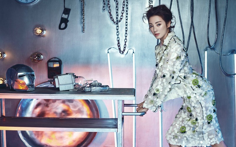 画室光影间张雨绮的文艺与锋芒  第4张