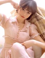 粉色闺房中的齐刘海少女  第2张