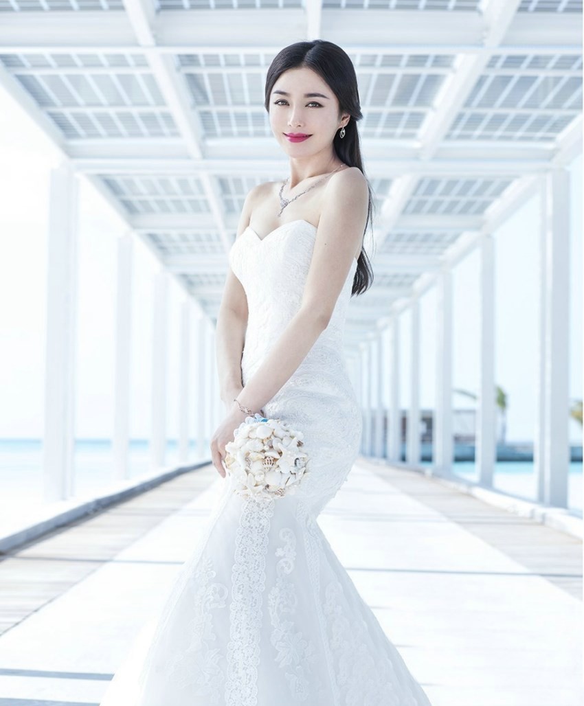秦岚古院披婚纱演绎时光新娘 经典大片展东方雅韵  第4张