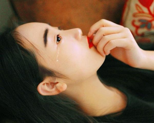 泪光中的静谧时光  第1张