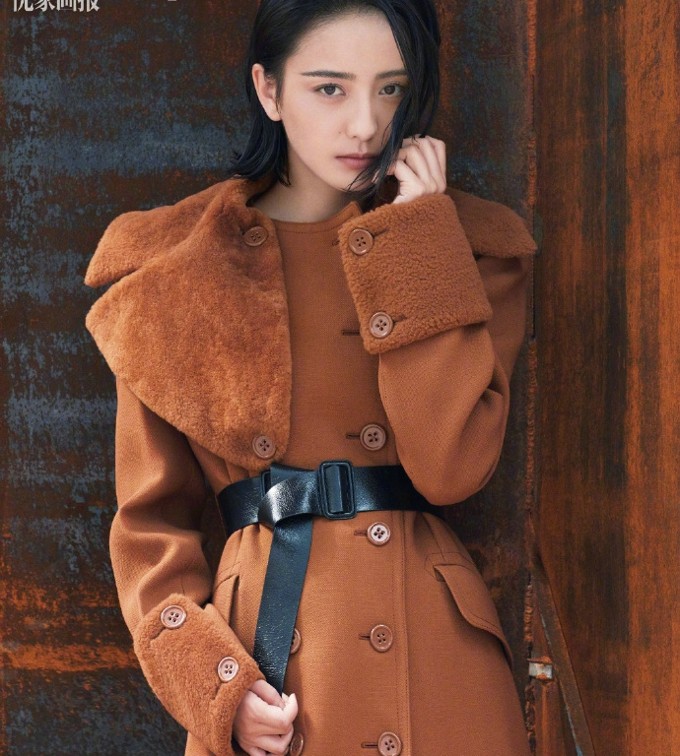 佟丽娅演绎专属秋冬风尚 灵动光影间尽显温柔力量  第6张
