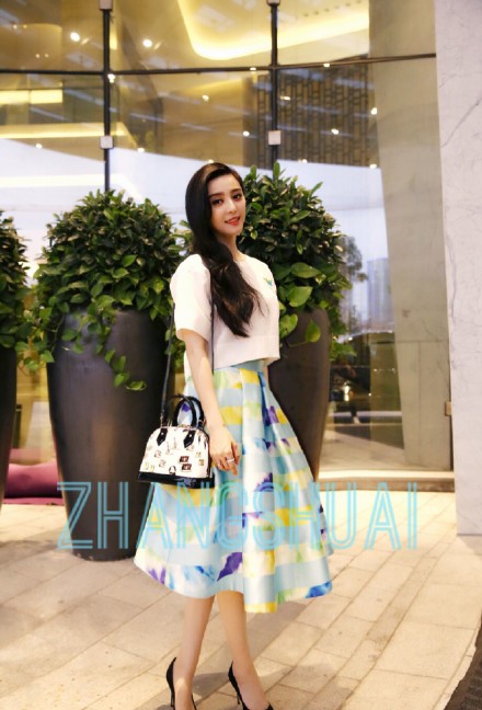 范冰冰身披彩虹折纸艺术华服惊艳亮相  第7张