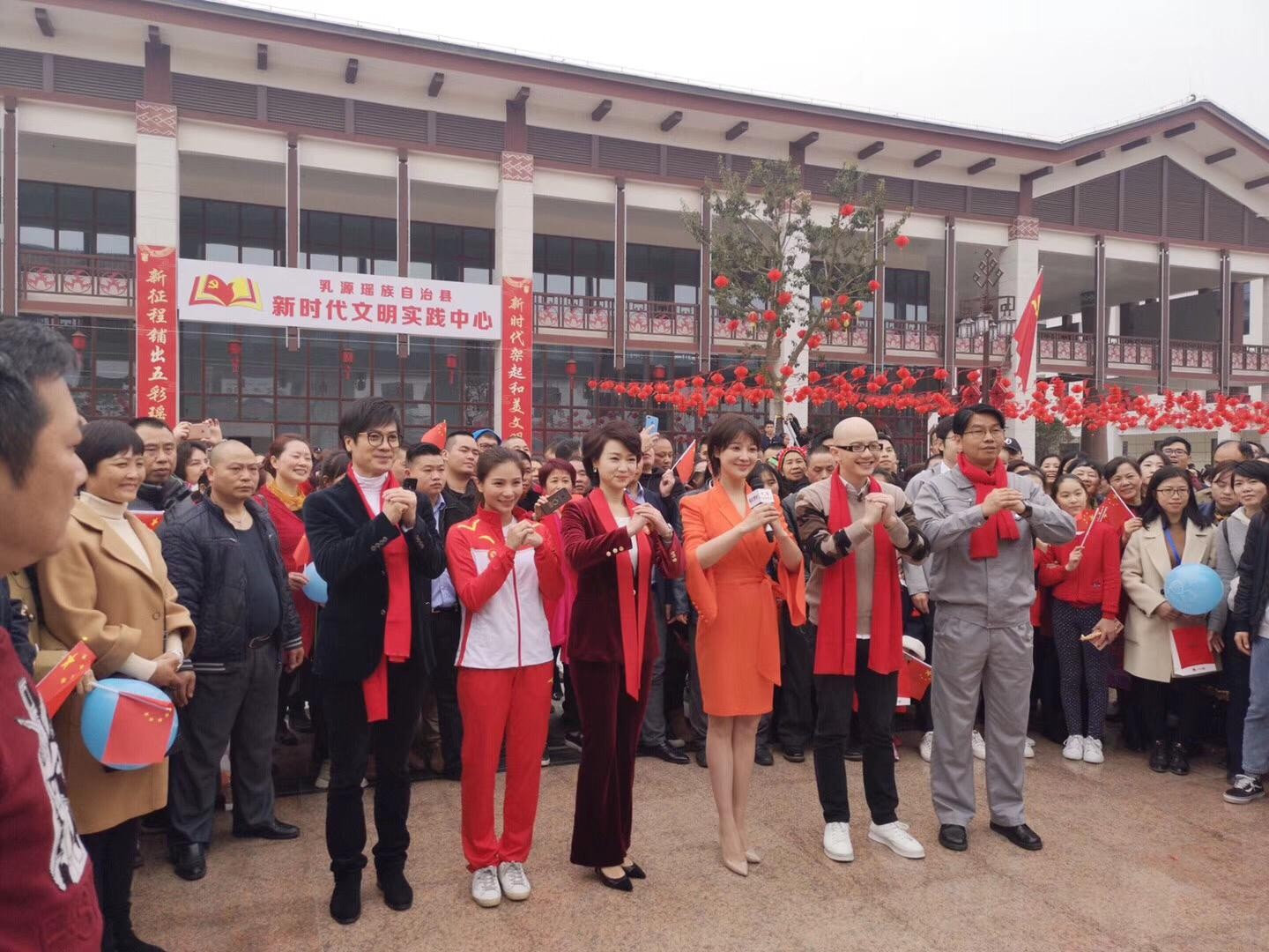荧屏内外胡蝶的优雅蝶变从新闻主播到公益大使的多面人生  第1张