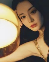 鎏金摇曳映仙姿 热巴冷艳写真展高贵气场  第3张