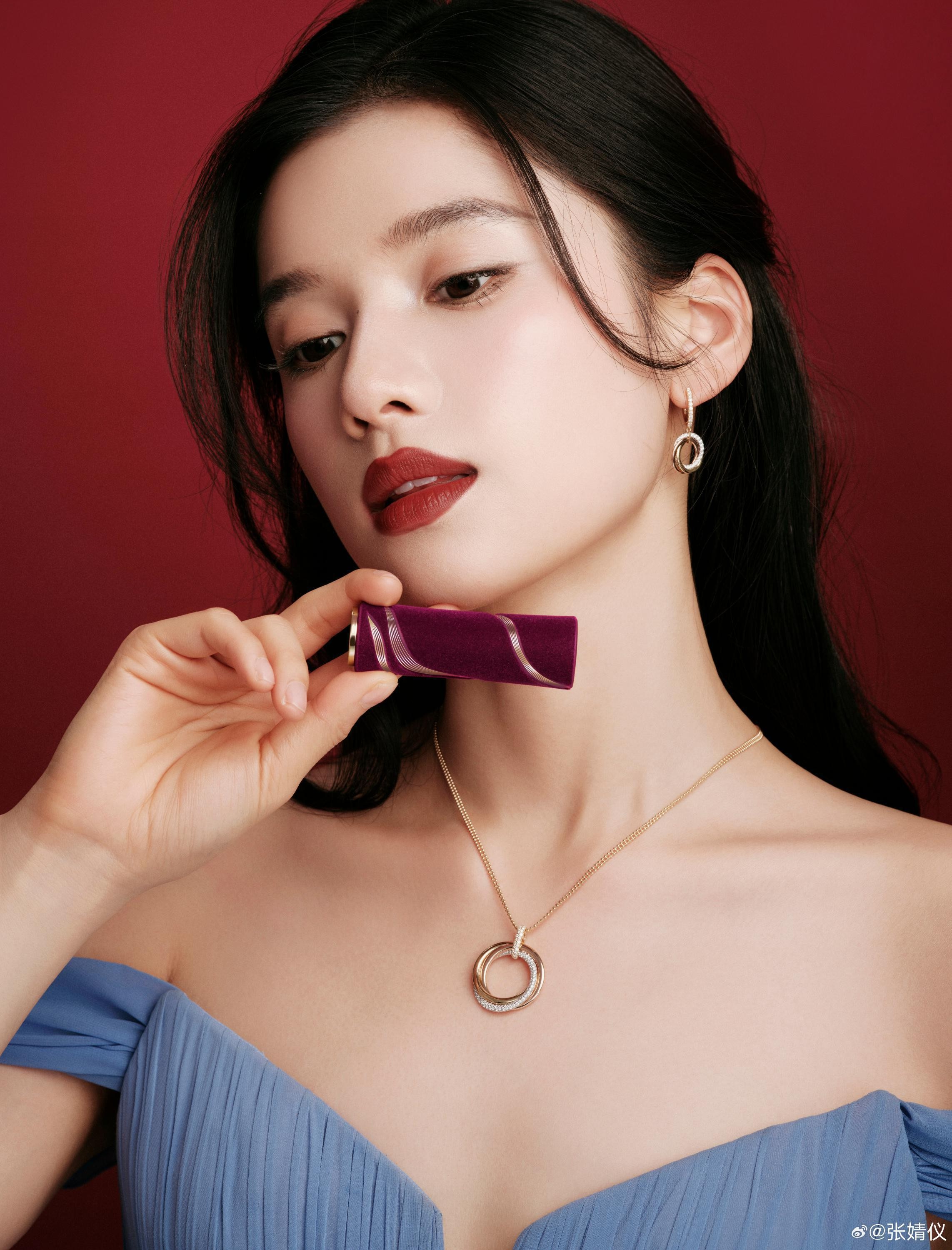 藏海传香暗荼蓝衣提灯惊艳众生 张婧仪浓妆诠释权谋美学  第4张