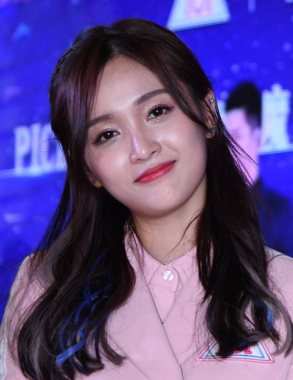 吴宣仪红唇映雪肤光影间绽放的璀璨星芒  第1张