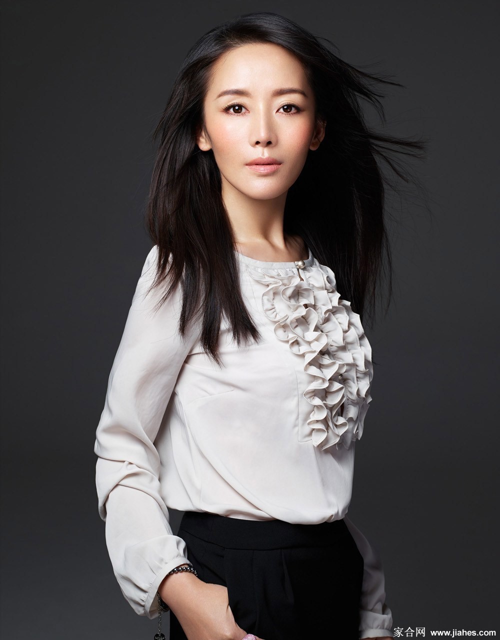 车永莉简约风尚写真集 演绎多重魅力格调  第1张