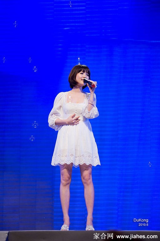 金莎光影瞬间：优雅蜕变与真实魅力的多维呈现  第6张