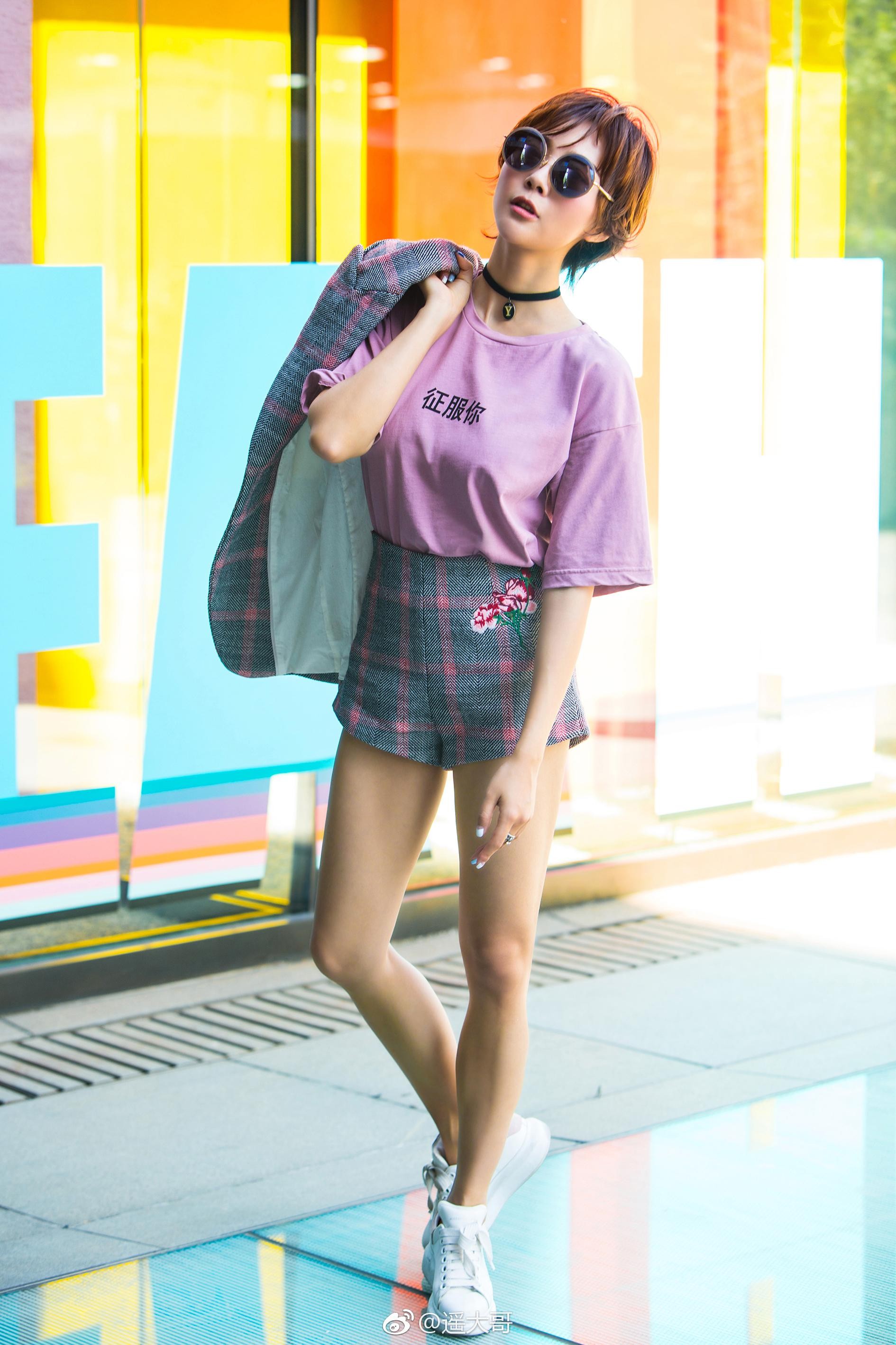 镜头内外的双面绽放：从美食主持到写真镜头下的刘梦遥  第3张