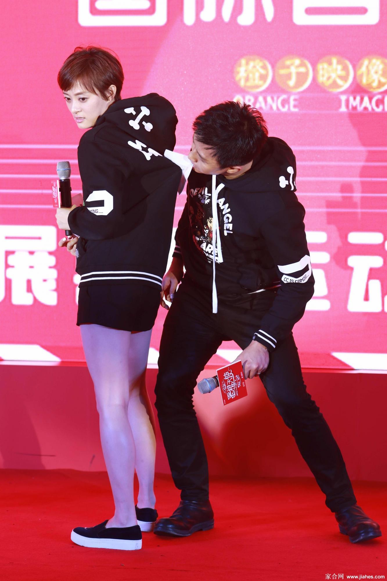 孙俪时尚风姿：多彩丝袜与裤装演绎百变魅力  第8张