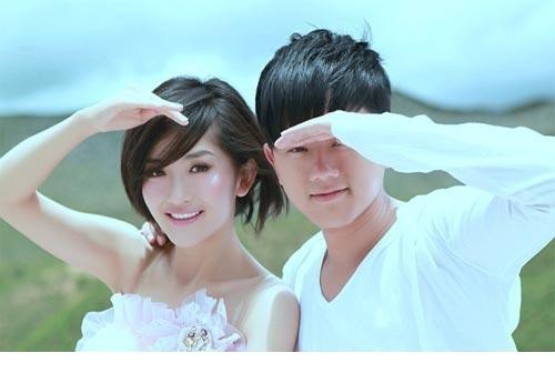 张杰谢娜香格里拉婚照定格爱恋 天地为证深情相拥  第2张