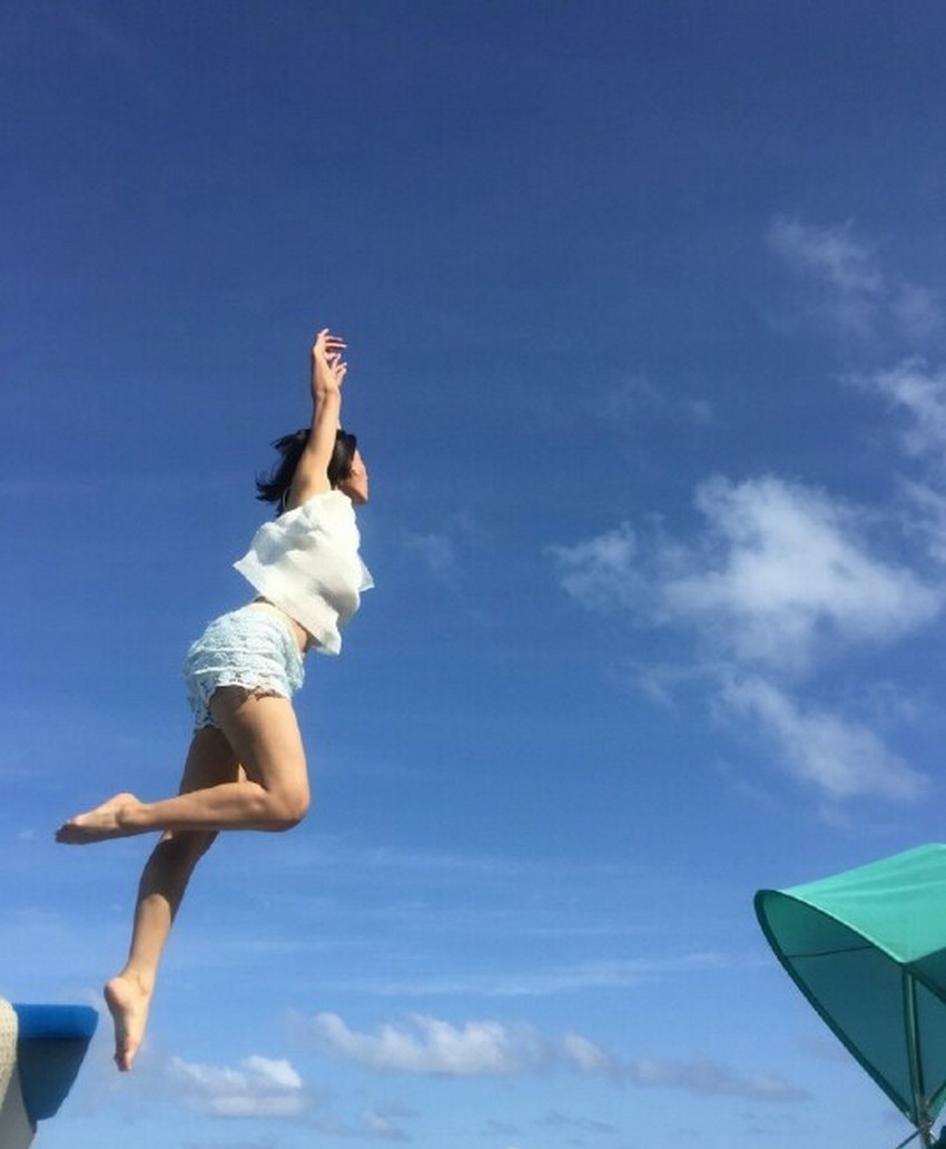 张歆艺夏日热舞写真展现率性活力  第1张