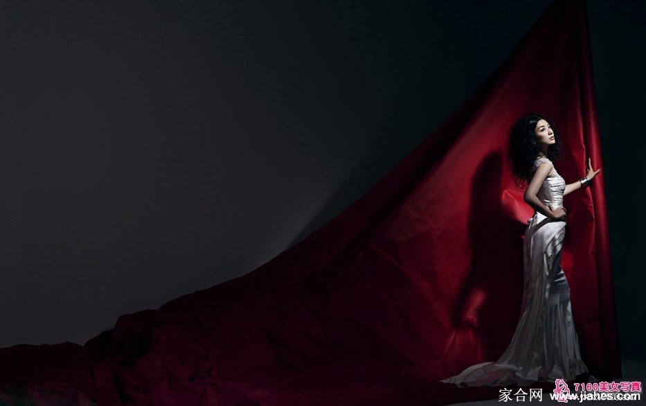 黄奕冷艳蕾丝演绎暗夜风华  第4张
