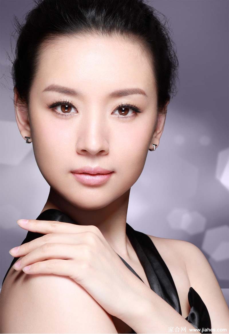 时光淬炼下的静谧绽放董洁光影写真诠释岁月从容之美  第1张