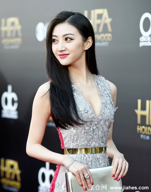 景甜黑天鹅深V纱裙写真 暗夜精灵演绎极致魅惑  第2张