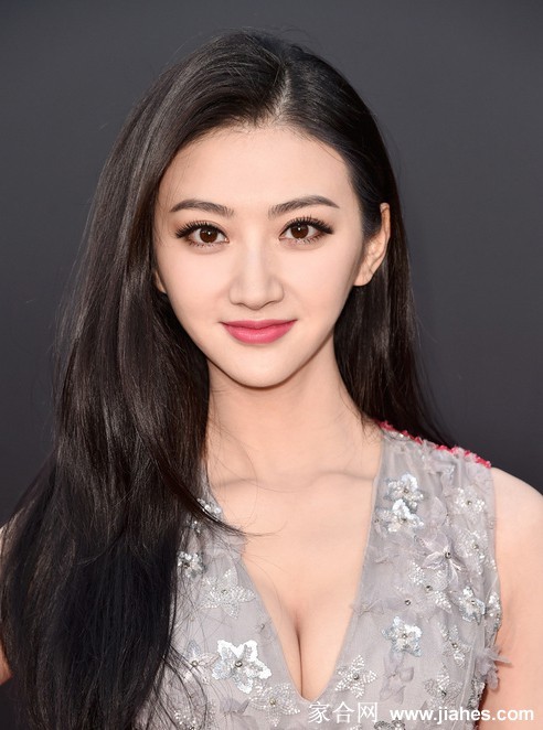 景甜黑天鹅深V纱裙写真 暗夜精灵演绎极致魅惑  第1张
