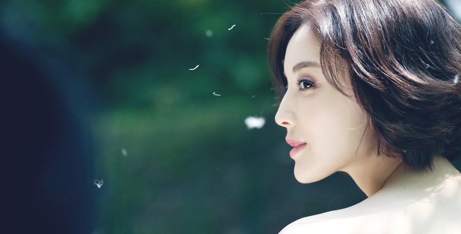 林间精灵古力娜扎化身自然仙子演绎梦幻光影  第1张