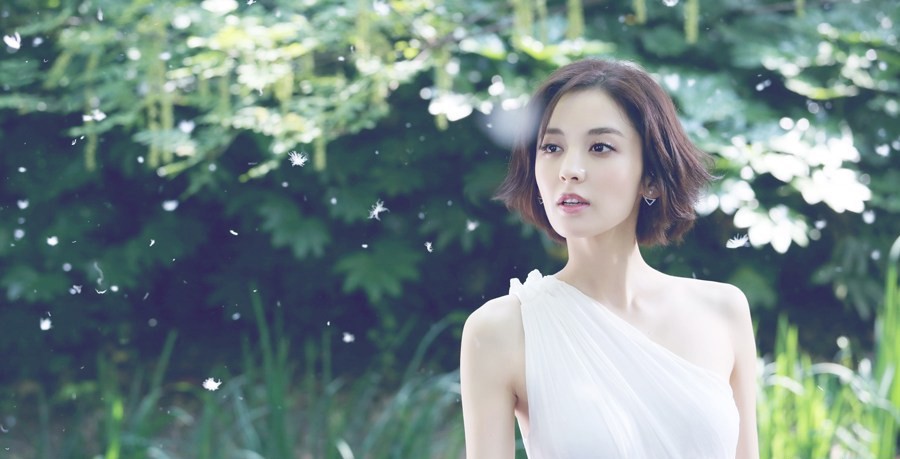 林间精灵古力娜扎化身自然仙子演绎梦幻光影  第4张