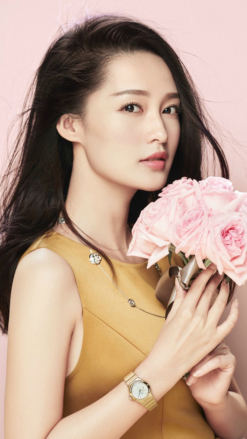 沁甜交织柔光如诗李沁写真演绎甜美女神双重魅力  第2张