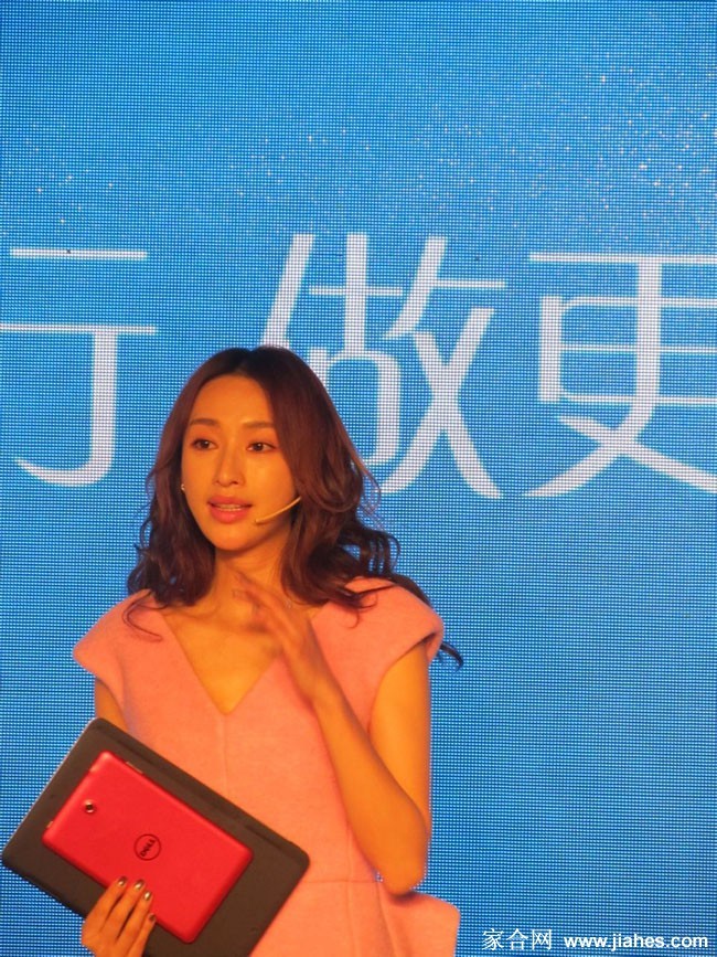 流光溢彩映佳人 张俪活动造型尽显优雅风华  第6张