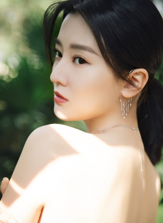 乔欣“饭后胀气”回应怀孕,豪门婚姻的另一副面孔 第1张 乔欣“饭后胀气”回应怀孕,豪门婚姻的另一副面孔 第1张