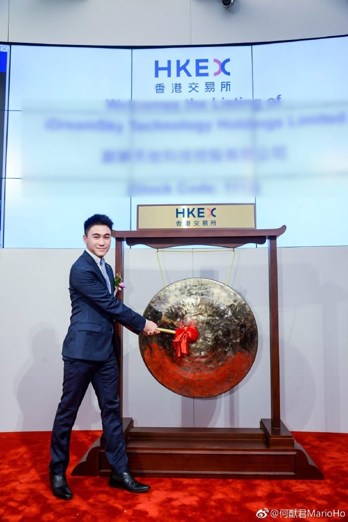何猷君：最年轻纳市敲钟人，为何难逃豪门撕扯？  第1张