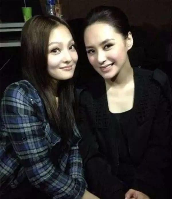 标题：张韶涵44岁不婚之谜：隐形的翅膀托起谁的人生  第1张