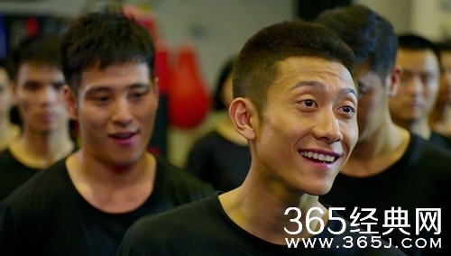 金发张一山杀回刑侦剧，从“毁经典”到“封神”，33岁的他靠什么翻红？  第2张