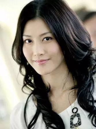 嫁入豪门仅半年，李彩桦老公就让她成了单身女  第2张
