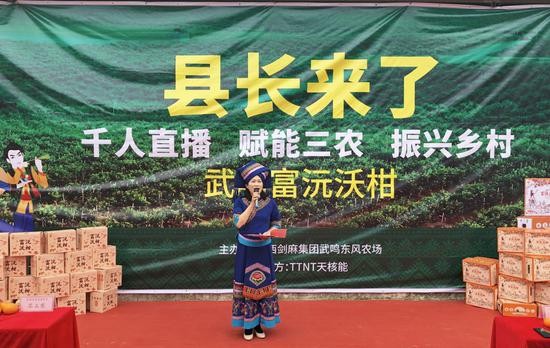 满脸褶皱却捐百万，八两金电影里的丑角底色有多心酸  第1张