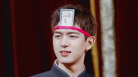 被叫“丑角”十几年，他的妻女照太惊艳  第1张